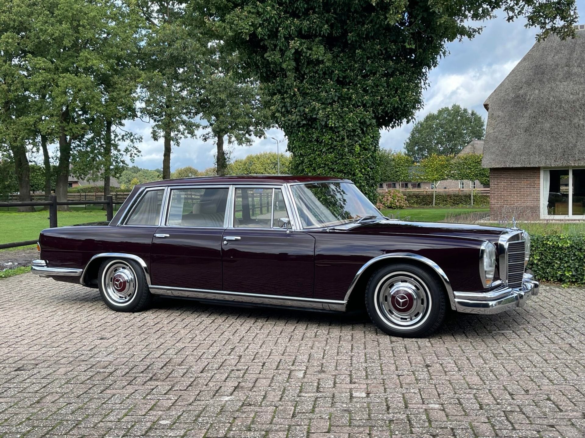 Mercedes-Benz 600 Pullman Origineel NL-auto, Auto's, Automaat, Achterwielaandrijving, Beige, Sedan