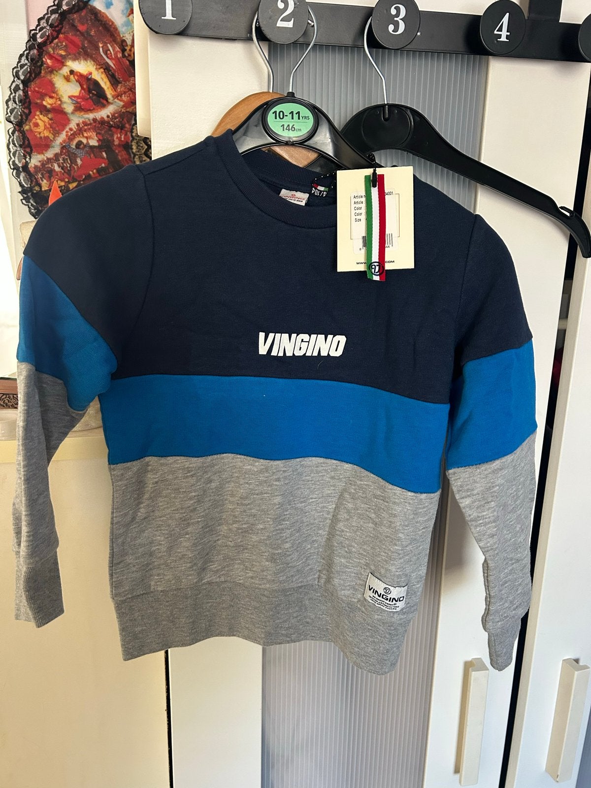 Vingino sweater en Mickey Mouse bodywarmer (maat 146), Ophalen, Nieuw, Jongen