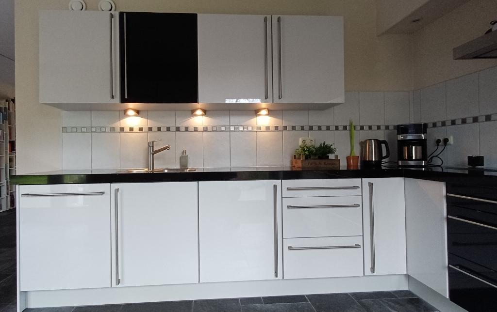✨ DUITSE HOOGGLANS KEUKEN MET KASTENWAND  ✨, Huis en Inrichting, Keuken | Complete keukens, Ophalen, Wit, Hoekkeuken, Graniet of Steen
