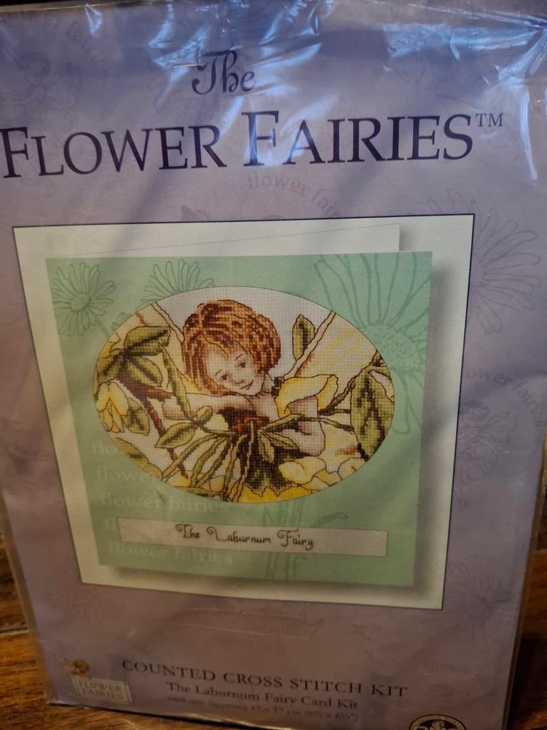 Flower fairies-the laburnum fairy card kit, Hobby en Vrije tijd, Borduren en Borduurmachines, Ophalen of Verzenden, Nieuw, Borduurpakket