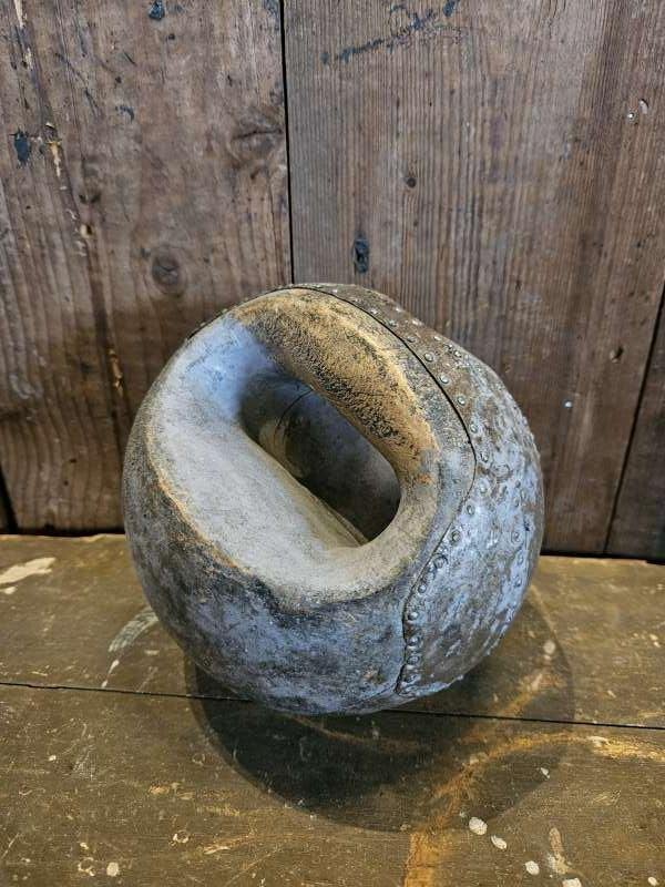 oude bowlingbal ``WOONWINKEL RUSTIEK``, Ophalen of Verzenden