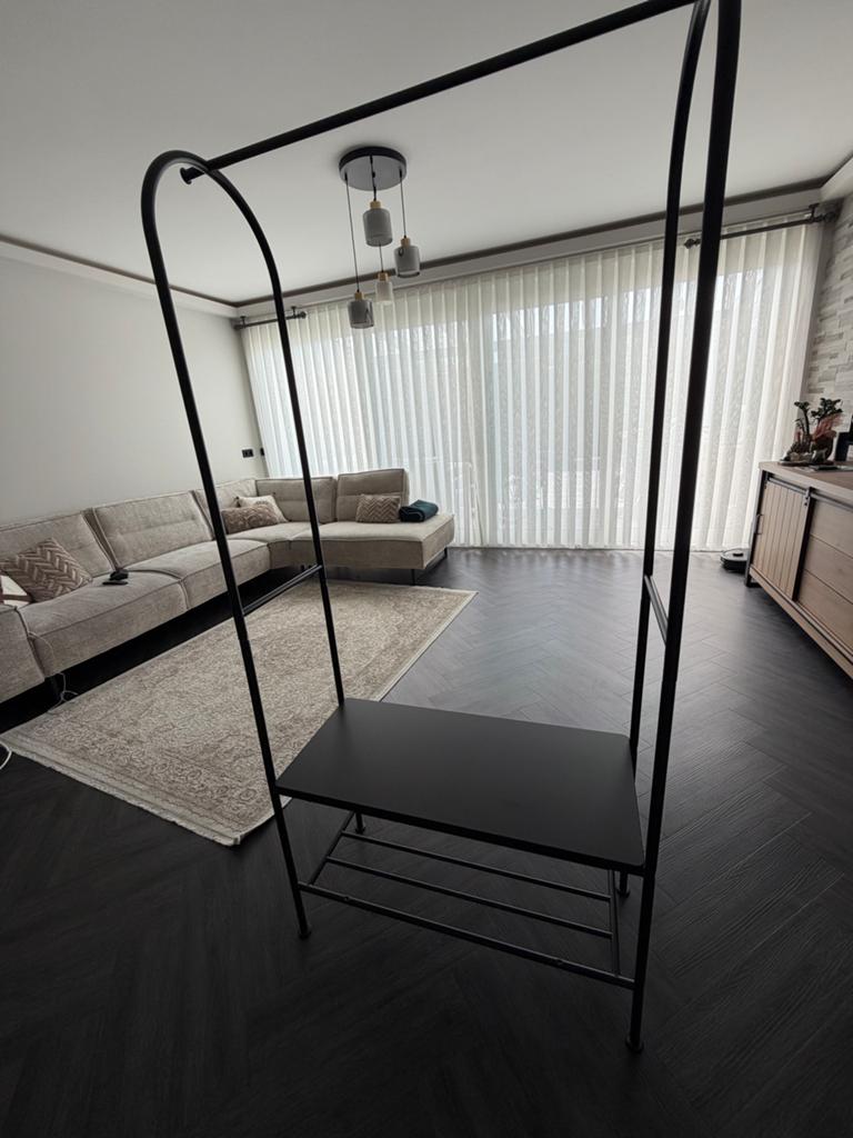 IKEA GRAFJALLET Kledingrek - Zwart, Zo goed als nieuw, Met plank(en), Zo goed als nieuw, Metaal, 150 tot 200 cm