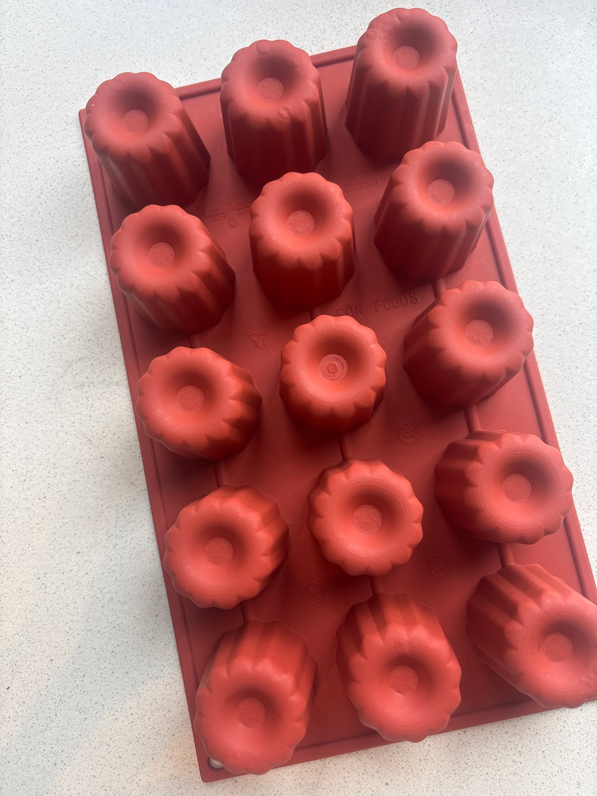 Siliconen bakvorm voor 15 cannelés - Rood, Ophalen of Verzenden, Rood, Overige merken, Rubber/elastomeren