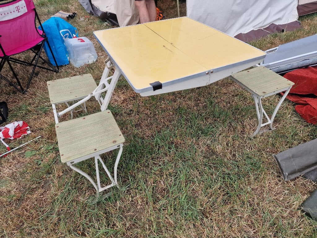 Opvouwbare campingtafel met 4 zitplaatsen, Ophalen, Gebruikt