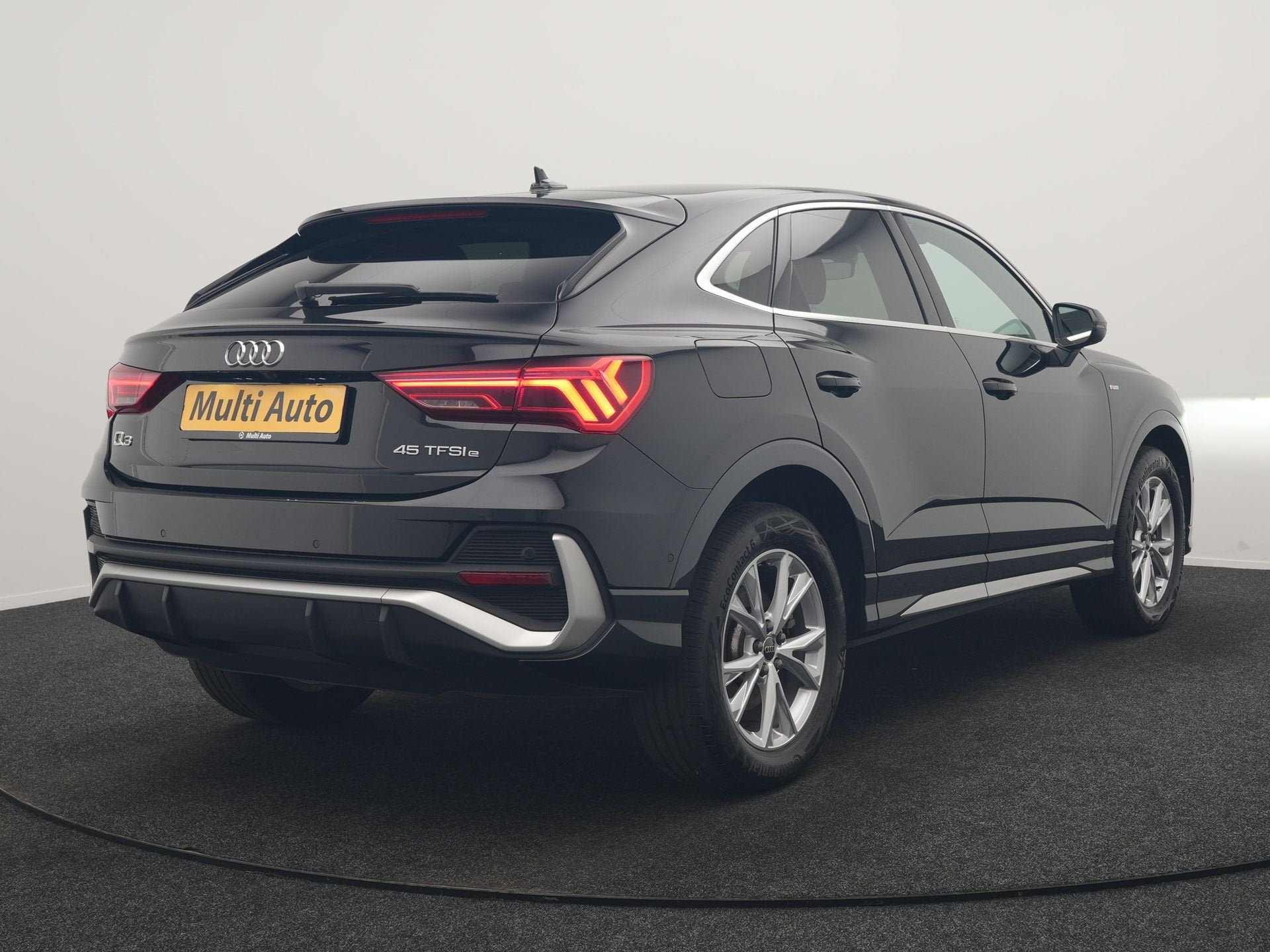 Audi Q3 Sportback 45 TFSI e 2x S Line PHEV 245pk Dealer O.H, Auto's, Dealer onderhouden, Gebruikt, Zwart, Verwarmde buitenspiegels
