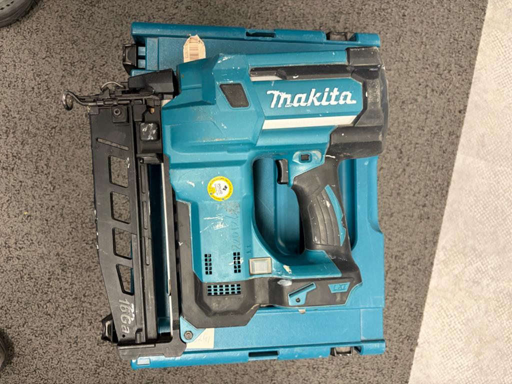 Makita DBN600 Accu Tacker 18V (excl. accu), Doe-het-zelf en Verbouw, Gereedschap | Handgereedschap, Ophalen of Verzenden, Gebruikt