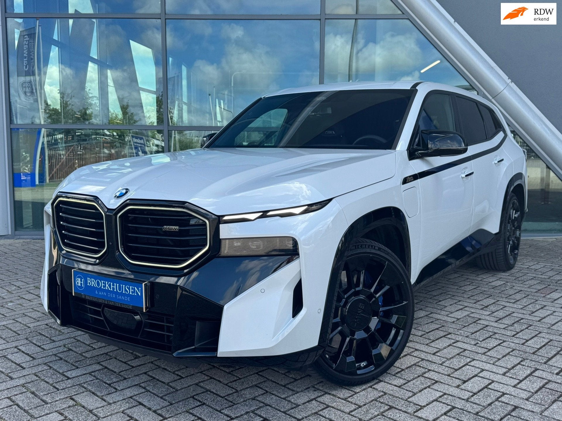 BMW XM PHEV 30 kWh M-Sport V8 653pk Driving Assist / Bowers, Gebruikt, 653 pk, 4395 cc, Wit