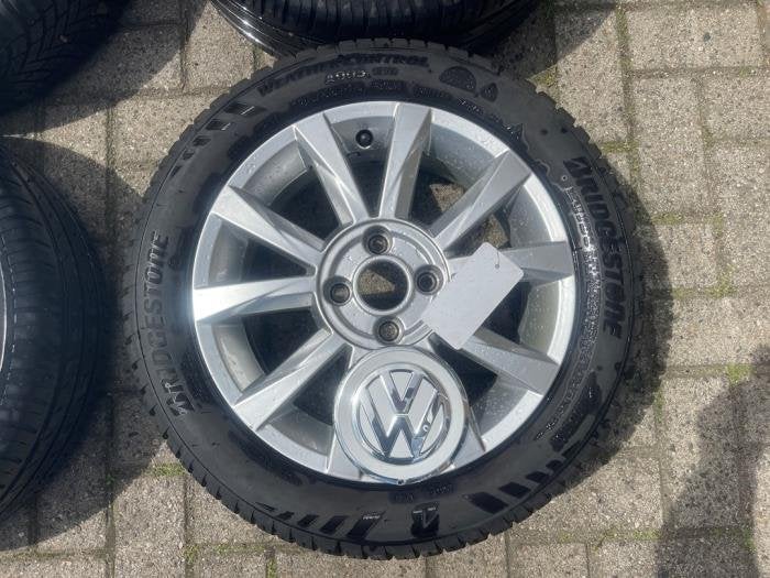 Sportvelgenset + banden van een Volkswagen UP, Gebruikt, -, Verzenden, -