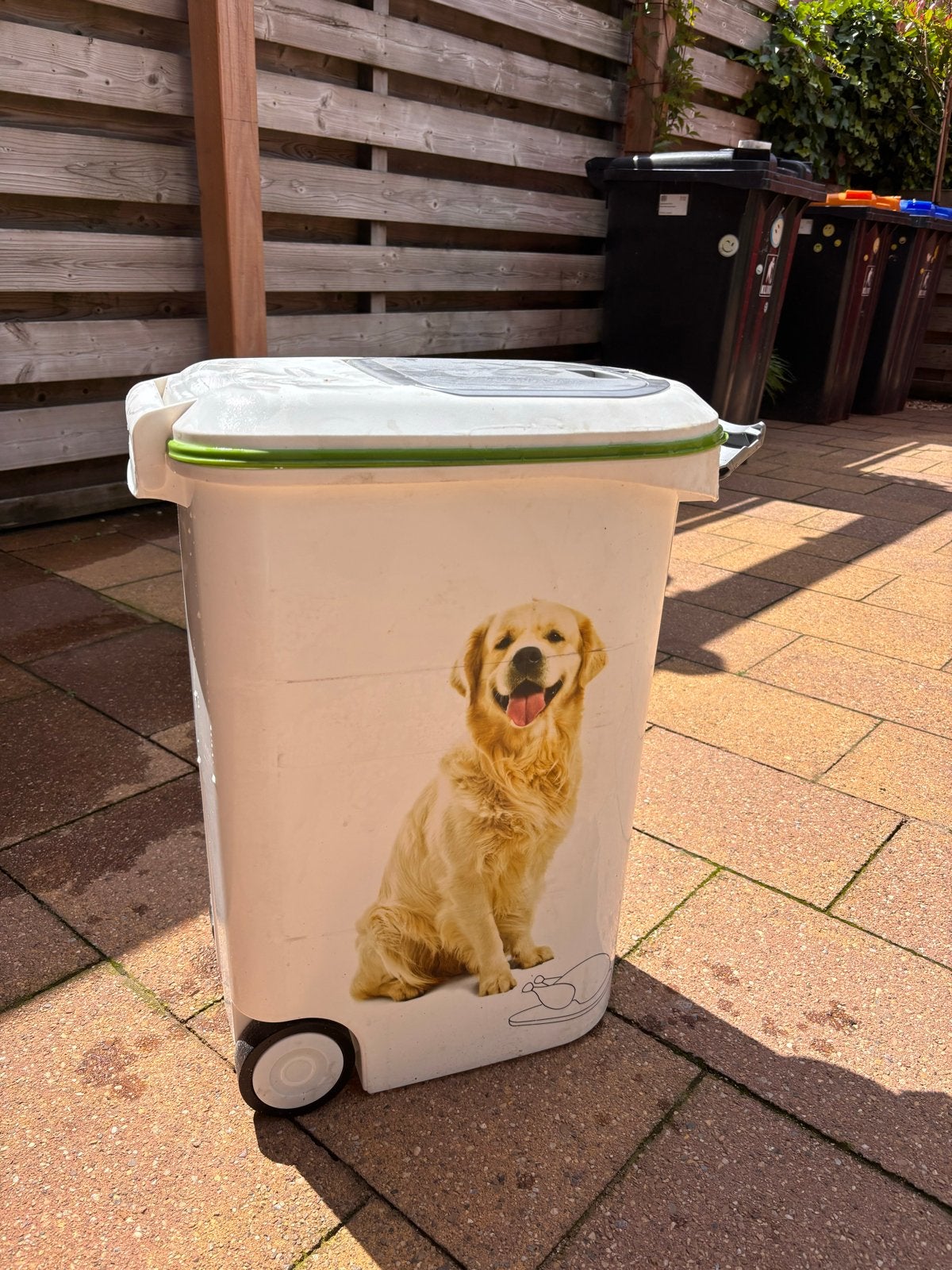 Curver voerton groot, Dieren en Toebehoren, Ophalen, Gebruikt