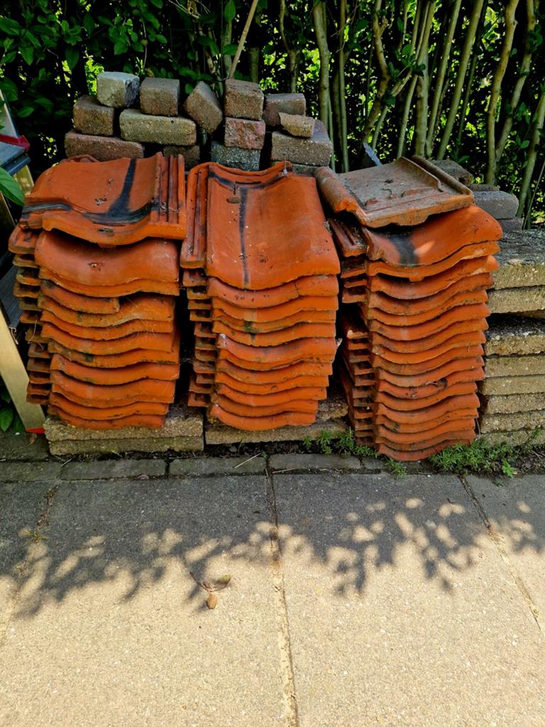 Gratis 40 oranje dakpannen!, Ophalen, Gebruikt, Steen of Klei, 15 m² of meer