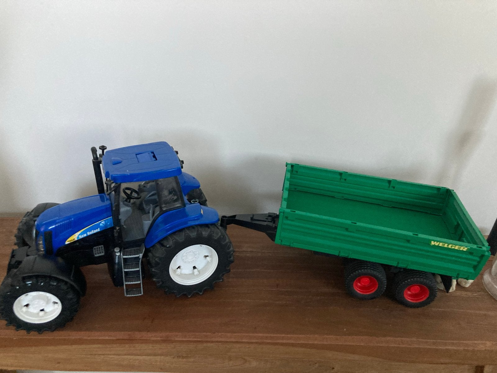 New Holland tractor met aanhanger (mist een deur), Ophalen, Gebruikt