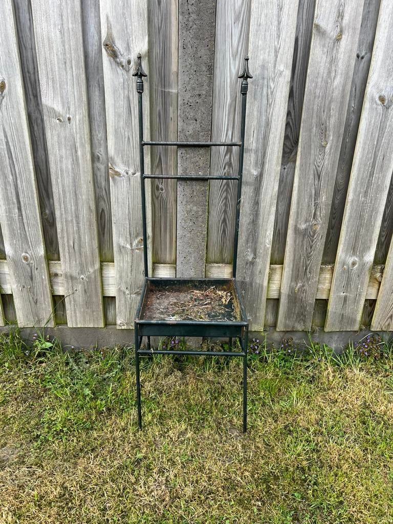 OUD METALEN STOELTJE TER DECORATIE, Ophalen