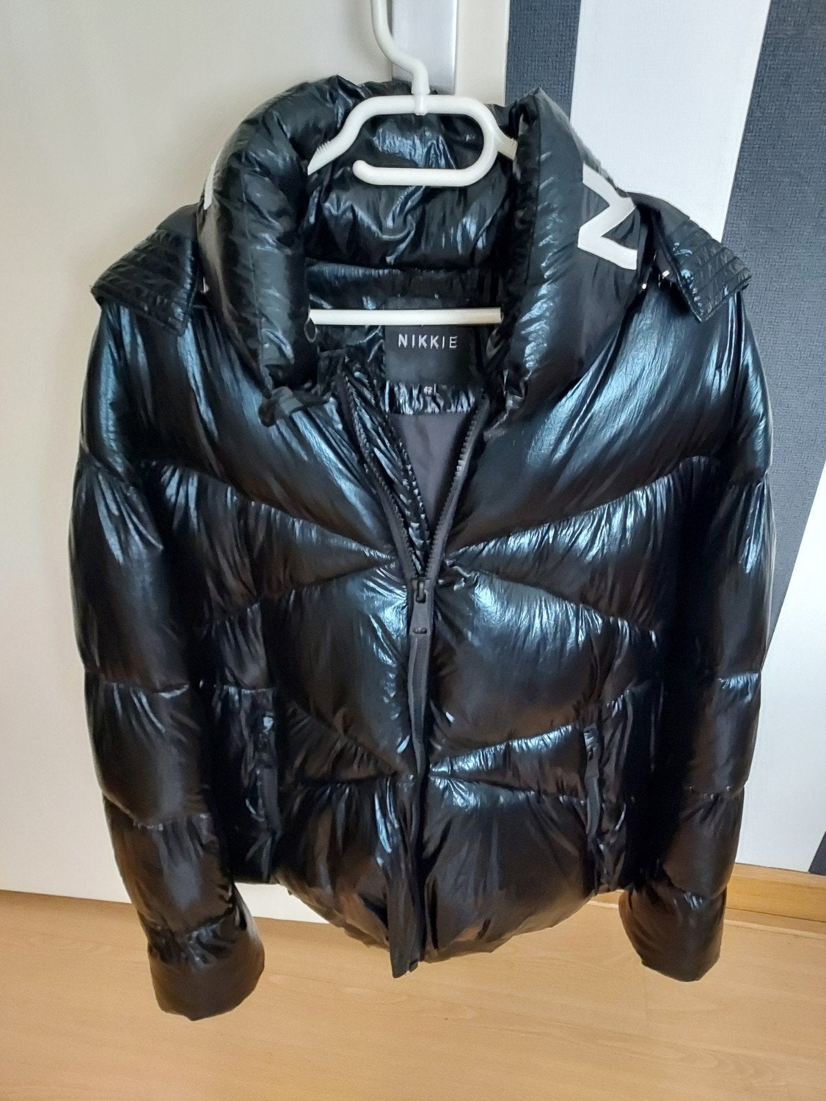 Nikkie Puffer Jas Zwart - Maat l, Zwart, Maat 42/44 (L), Ophalen of Verzenden, Zo goed als nieuw
