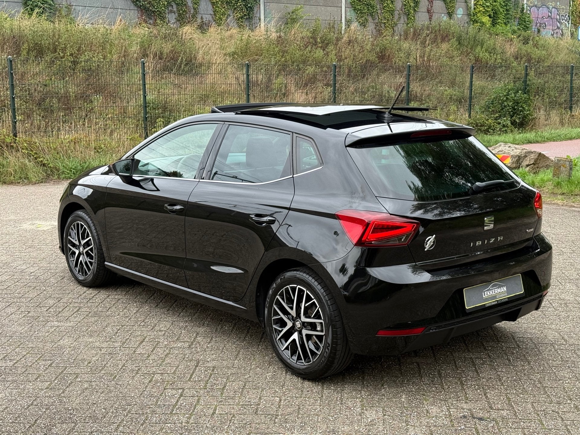 SEAT Ibiza 1.0 TSI DSG I PANO I LED I CAMERA I CARPLAY I ALC, Auto's, Seat, Gebruikt, 1072 kg, Ibiza, Origineel Nederlands