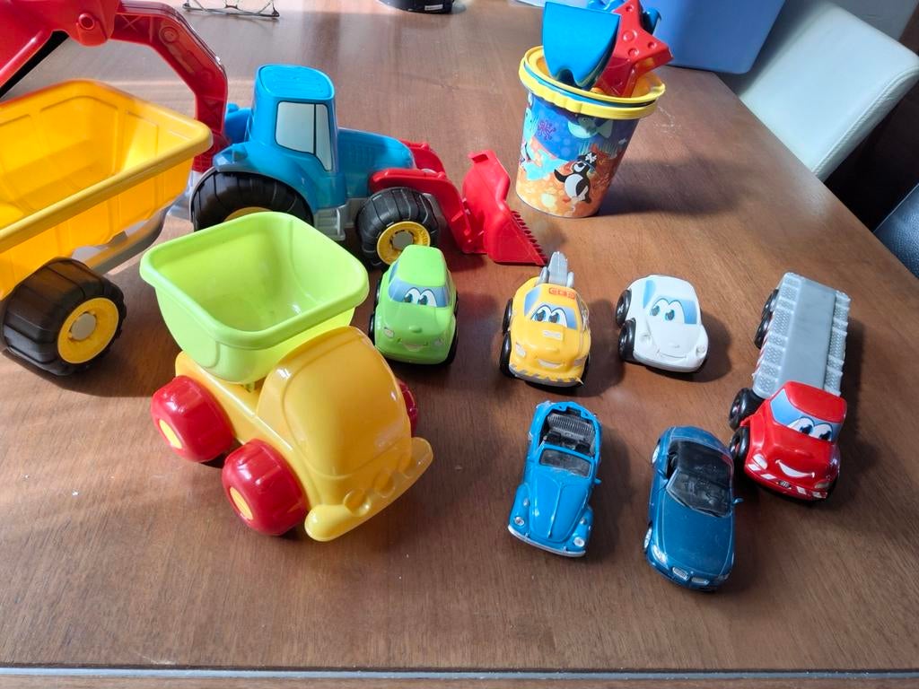 Grote set speelgoedvoertuigen en zandspeelgoed, Kinderen en Baby's, Ophalen of Verzenden, Gebruikt
