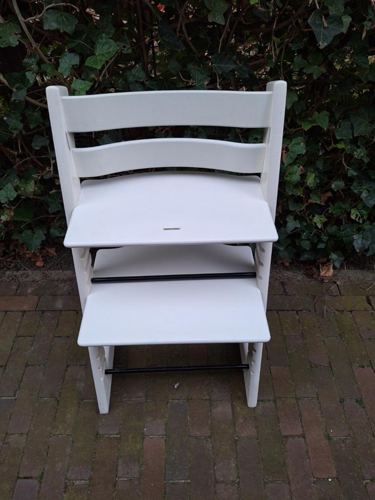 Mooie Witte (nieuw model) Stokke tripp trapp kinderstoel, Kinderen en Baby's, Kinderstoelen, Ophalen of Verzenden, Zo goed als nieuw