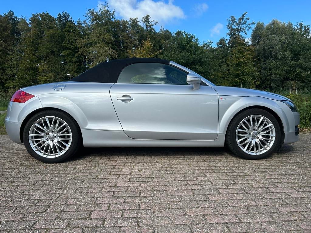 Audi TT 2.0 Tfsi Roadster 147KW 2008 Grijs, Auto's, Audi, TT, Zwart, 4 cilinders, Handgeschakeld
