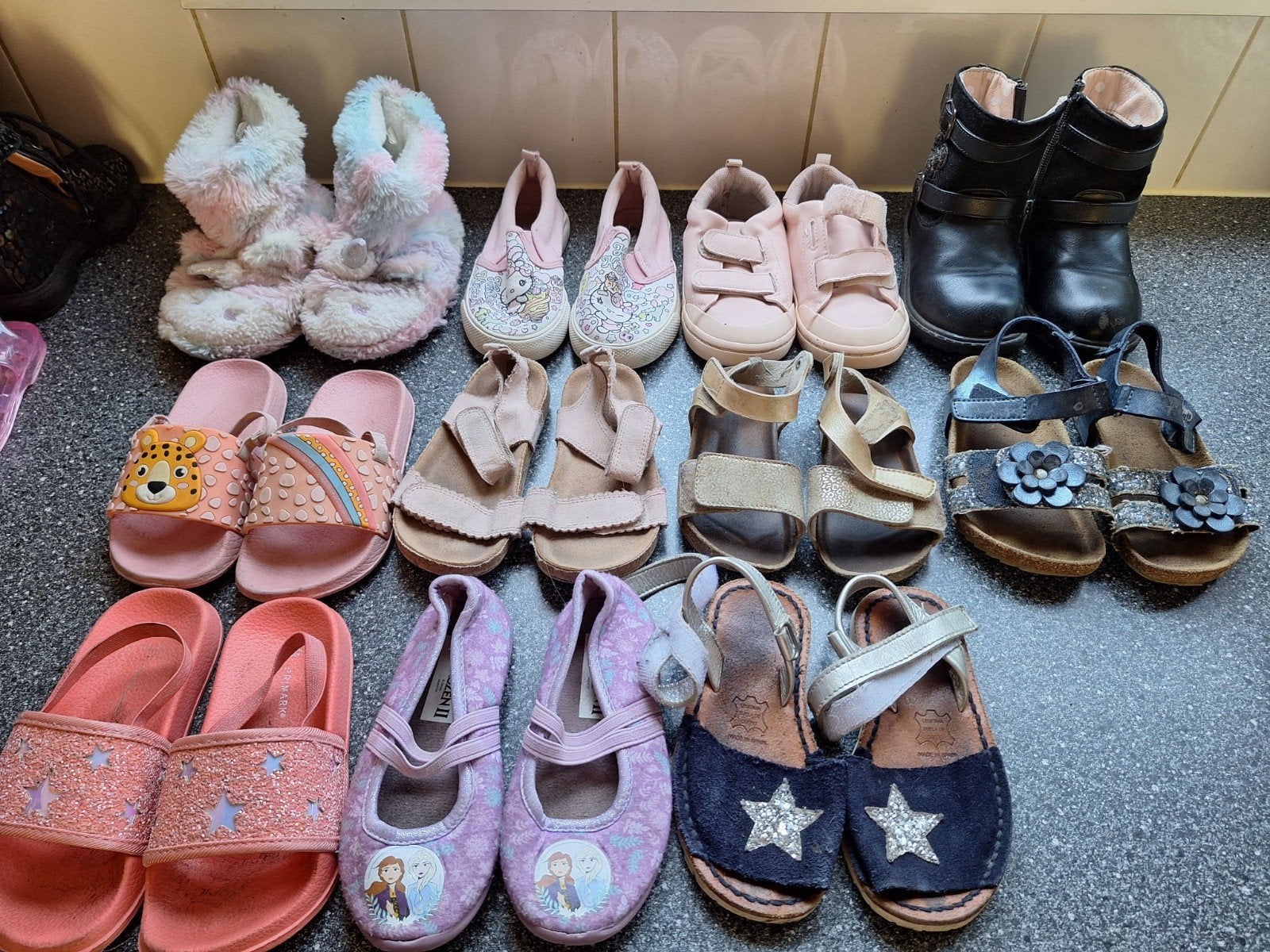 11 paar schoenen/pantoffels/slippers/sandalen maat 25, Meisje, Ophalen of Verzenden, Gebruikt, Schoentjes