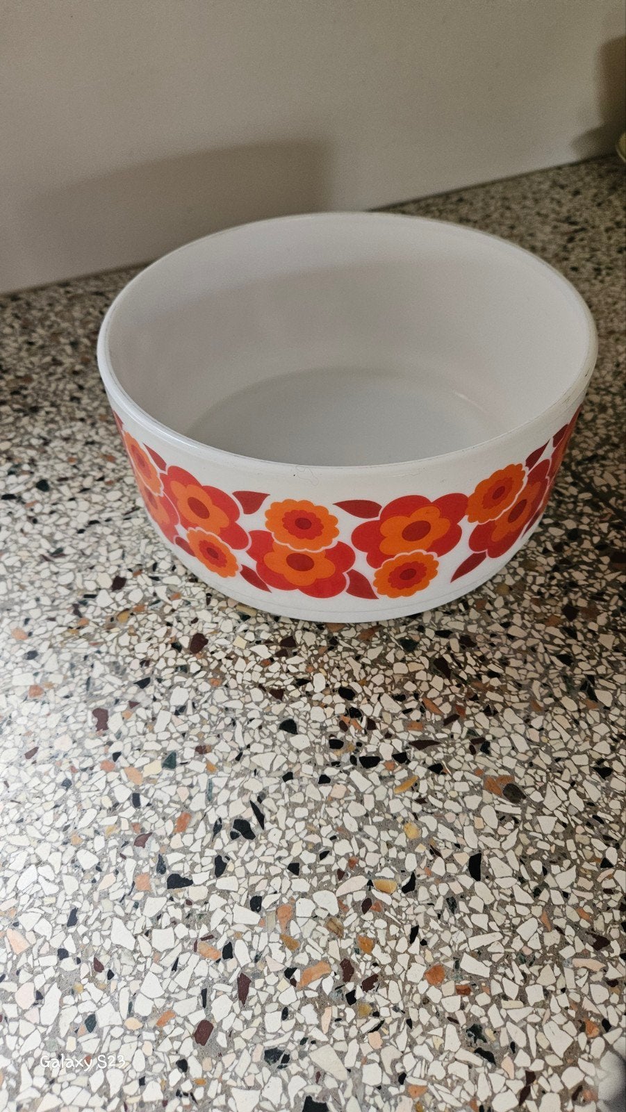 Vintage Arcopal bloemen servies - 3 borden en 1 kom, Huis en Inrichting, Gebruikt, Ophalen of Verzenden, Glas, Bord(en)