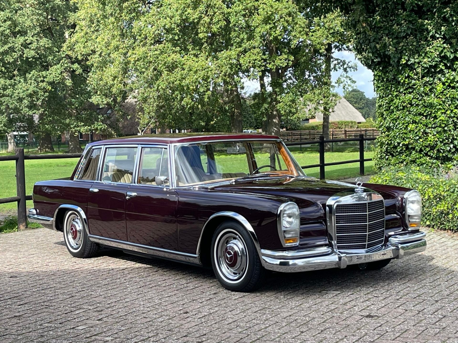 Mercedes-Benz 600 Pullman Origineel NL-auto, Auto's, Automaat, Achterwielaandrijving, Beige, Sedan