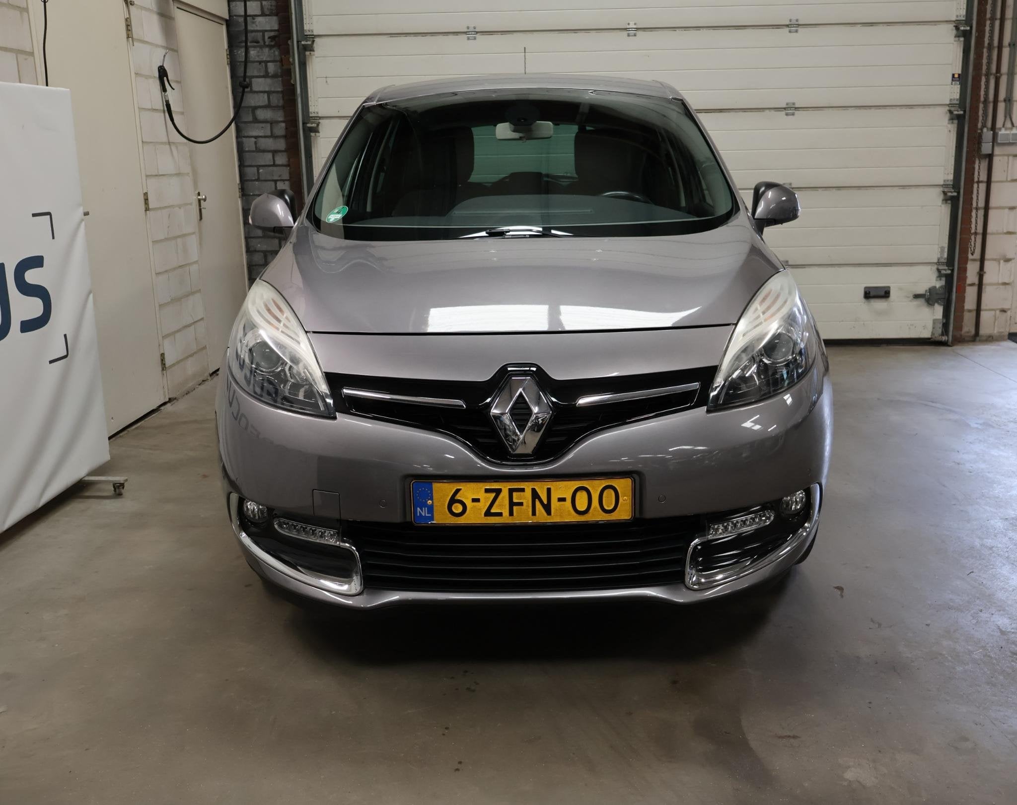 Renault Scénic 1.2 TCe R-Cinéma APK Scherm 2e eigenaar PDC, Auto's, Voorwielaandrijving, Euro 5, Gebruikt, 1295 kg