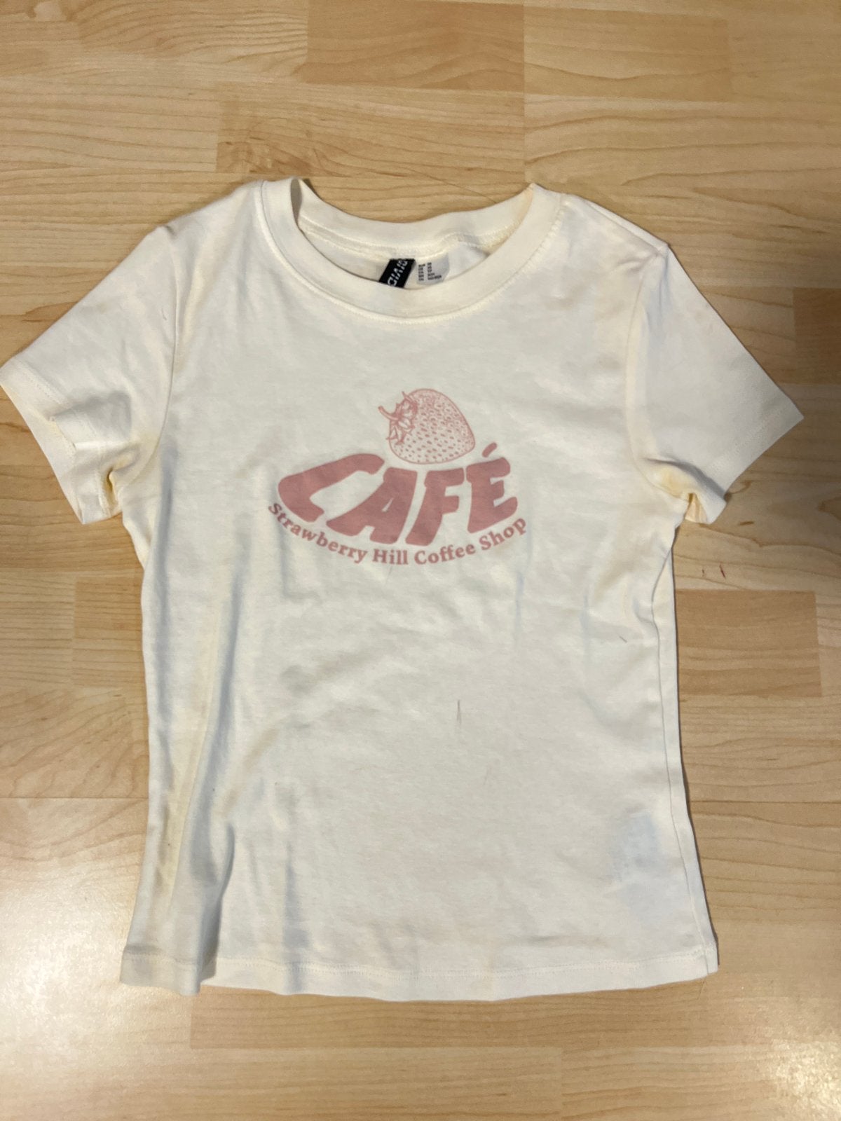 Cropped T-shirt met 'Cafe Strawberry Hill Coffee Shop' print, Ophalen, Wit, Nieuw, Korte mouw