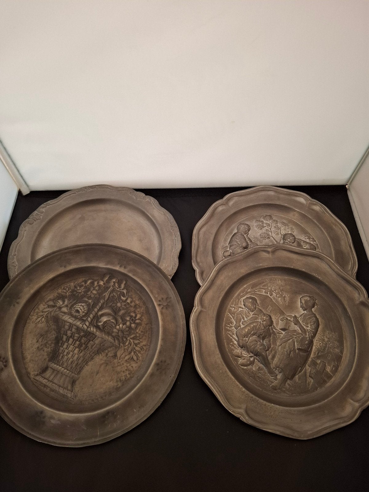 Set van 4 antieke tinnen sierborden, Verzenden