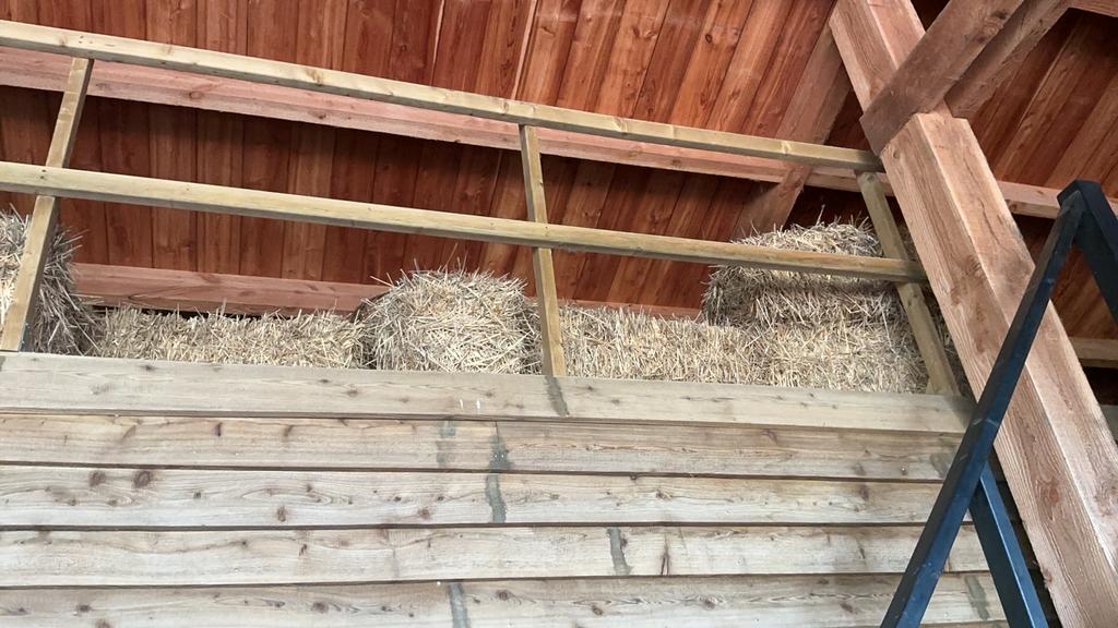 28 grote balen wat ouder stro, Ophalen