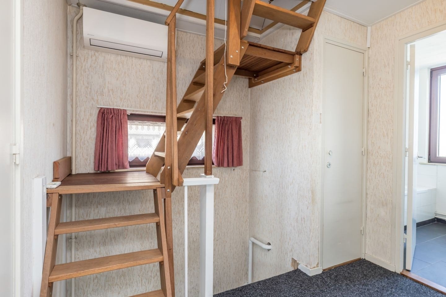 Houten vaste trap, Doe-het-zelf en Verbouw, Ladders en Trappen, Ophalen, Zo goed als nieuw, Trap, 2 tot 4 meter