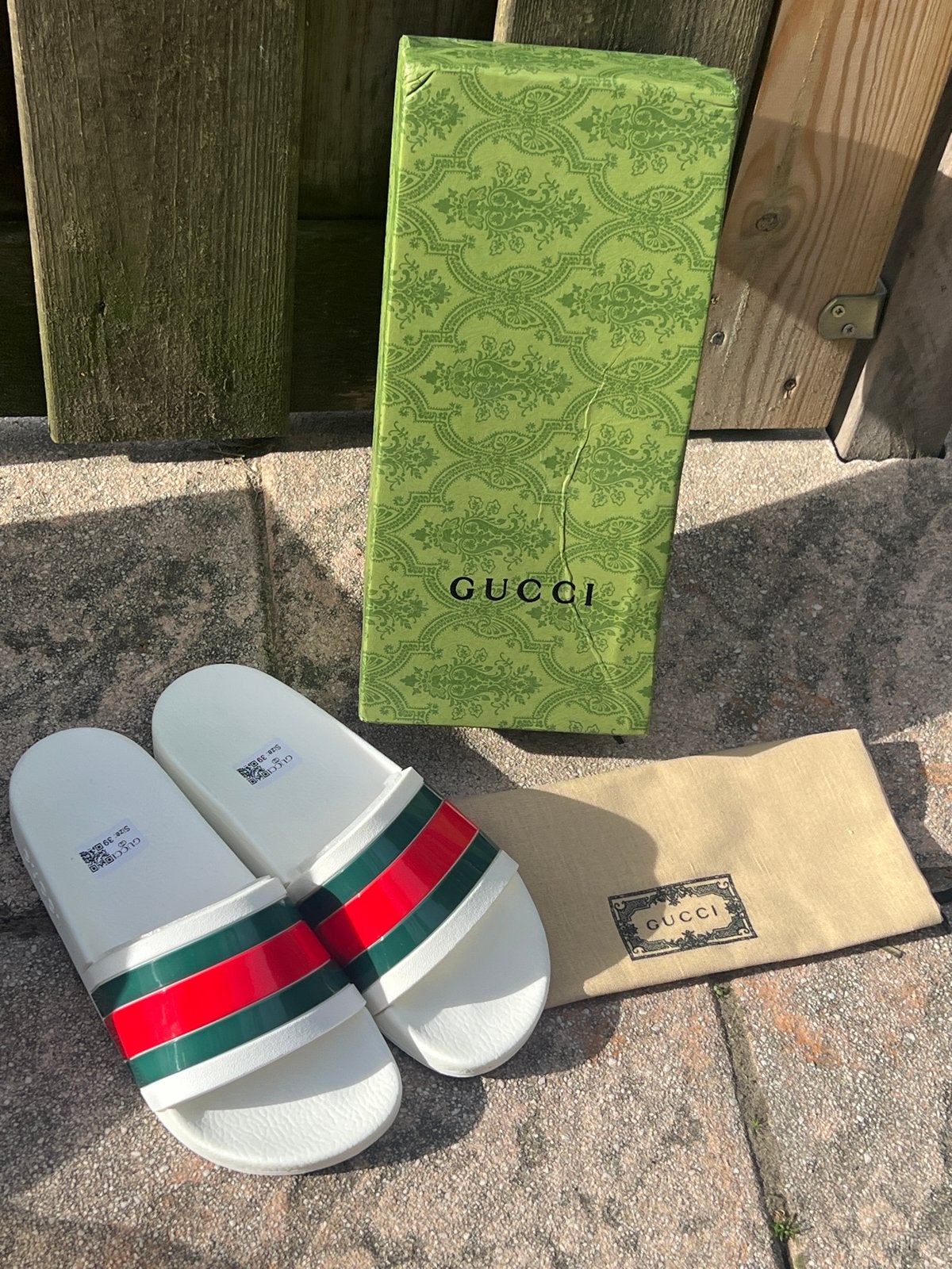 Nieuwe Gucci slippers in maten 37, 38 en 39, Kleding | Dames, Ophalen of Verzenden, Nieuw, Wit, Slippers