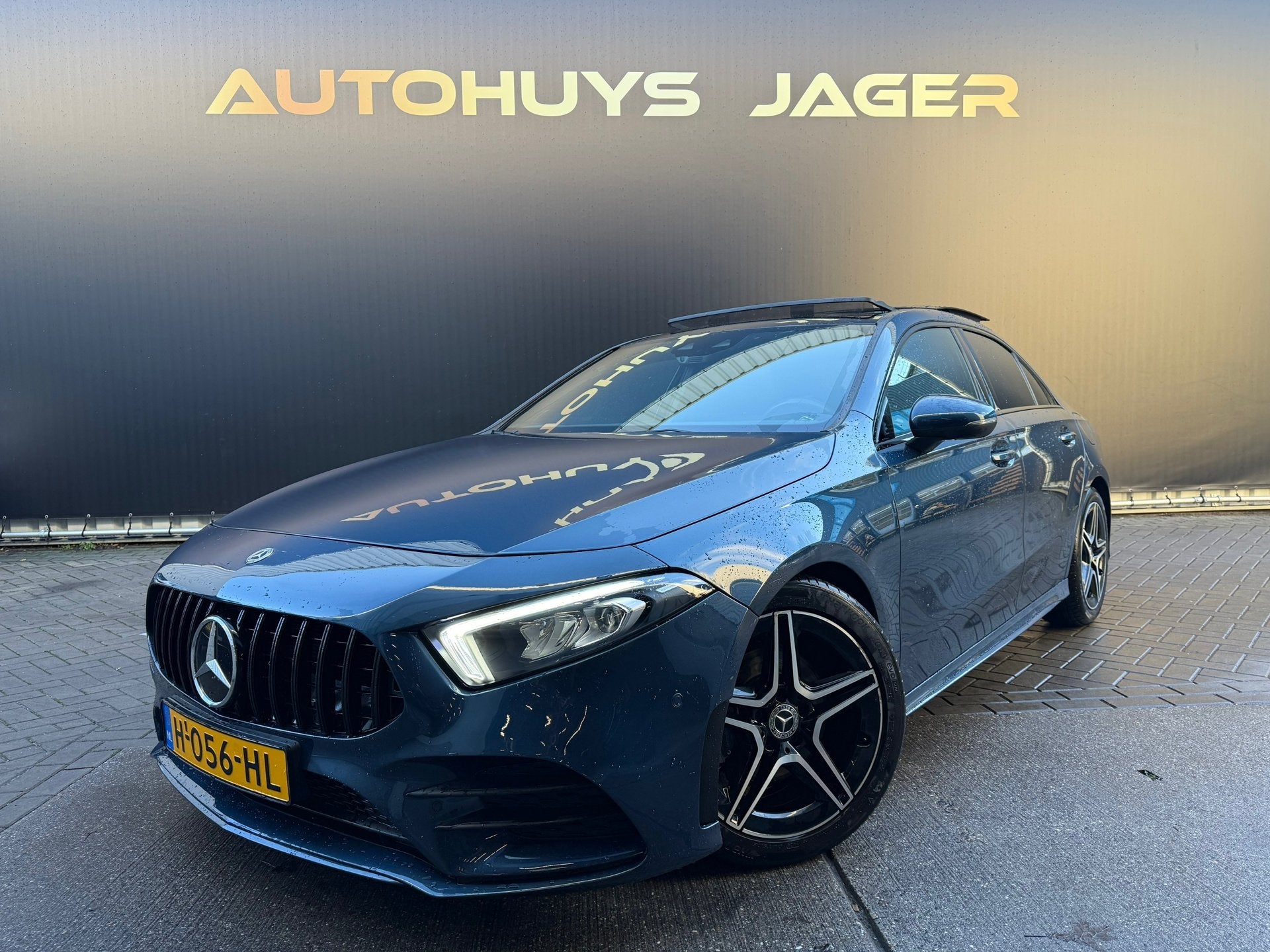 Mercedes-Benz A-klasse 200 Business Solution AMG Pano Camera, Auto's, Gebruikt, 4 cilinders, Blauw, 163 pk