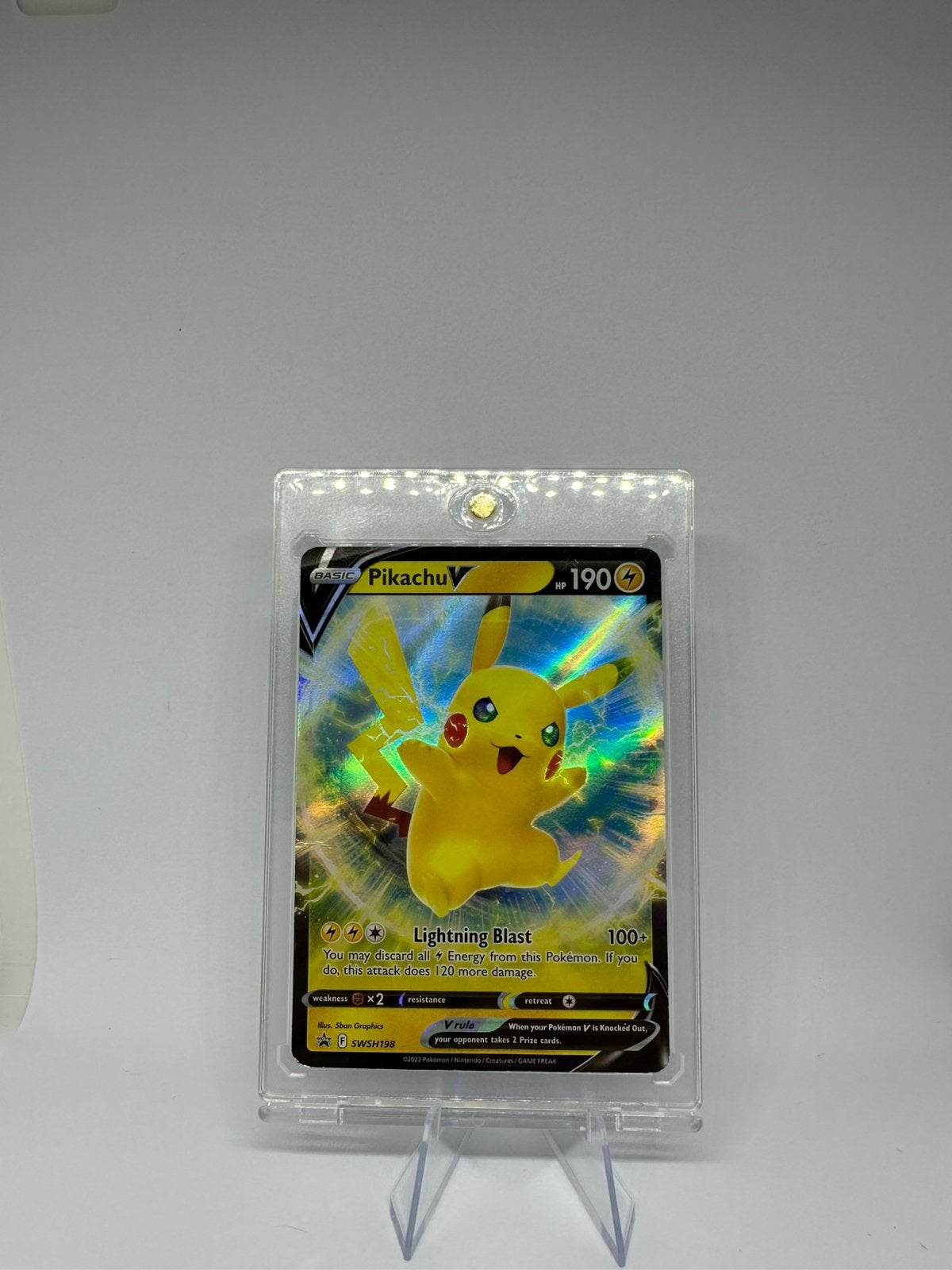 Pikachu V SWSH198 Ultra Rare Promo Sword & Shield Promo, Hobby en Vrije tijd, Ophalen of Verzenden, Zo goed als nieuw