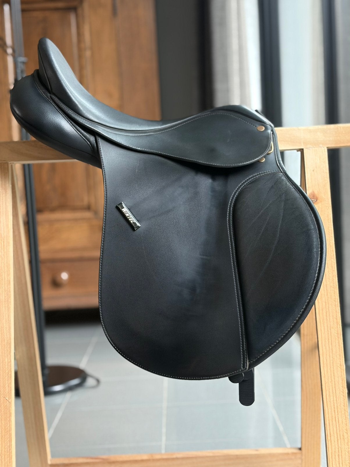 Wintec 250 veelzijdigheidszadel 16 inch met rode boom (wijd), Ophalen, Wintec, Veelzijdigheid, S (16 of 16.5 inch)