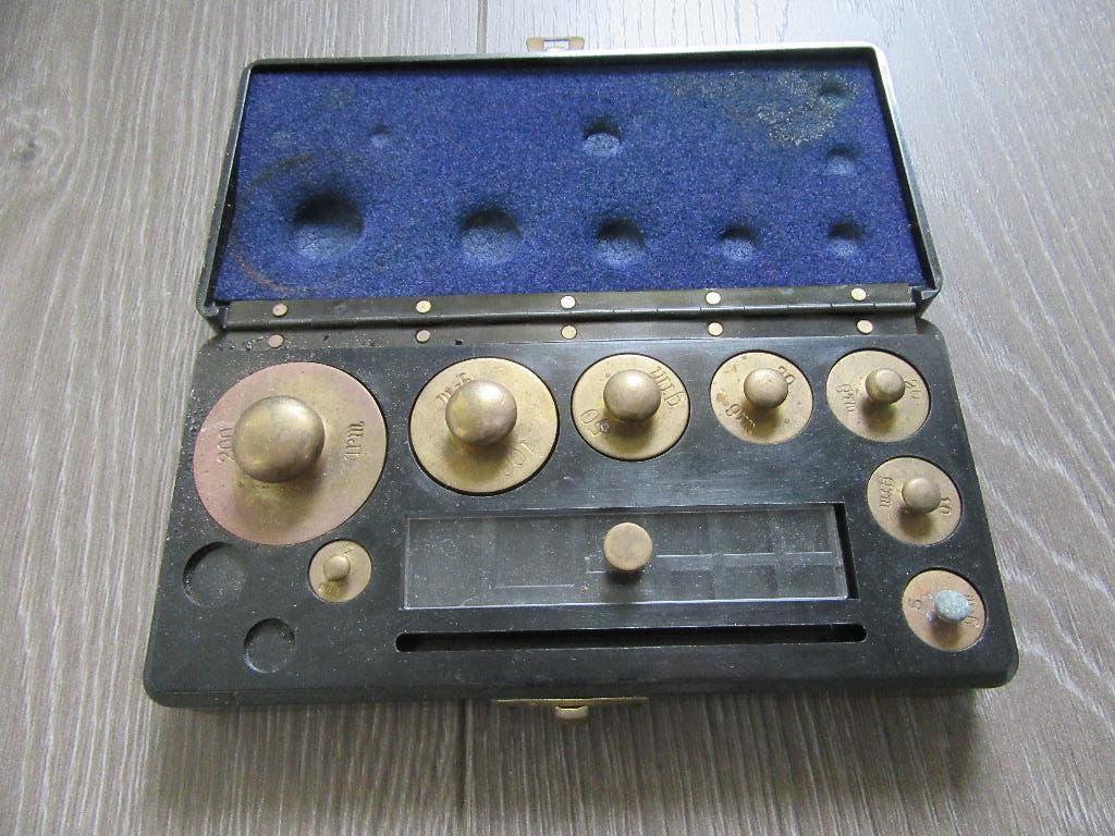VINTAGE BOX BRASS CHEMIST WEIGHTS PHILIP HARRIS BIRMINGHAM, Verzenden
