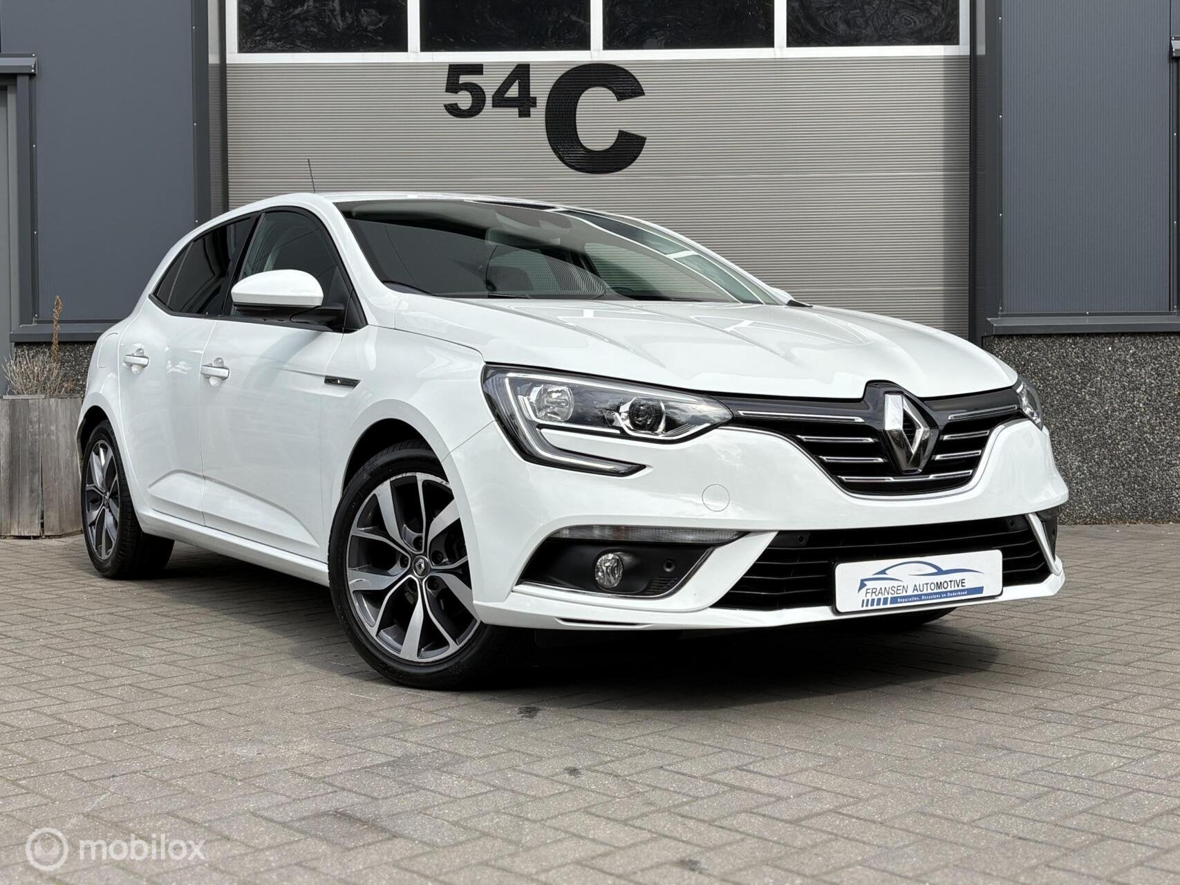 Renault Megane 1.2 TCe Bose Camera/Massage stoelen/Keyless, Voorwielaandrijving, Gebruikt, 4 cilinders, Leder