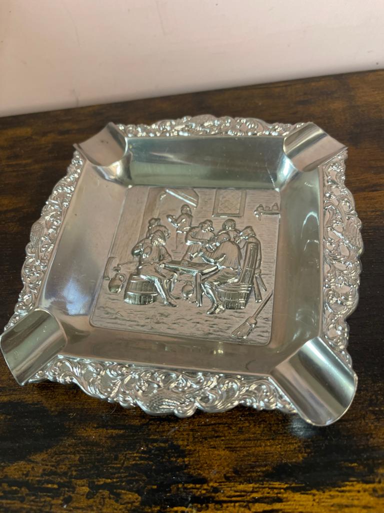Vintage zilverkleurige asbak met reliëf, Antiek en Kunst, Ophalen of Verzenden