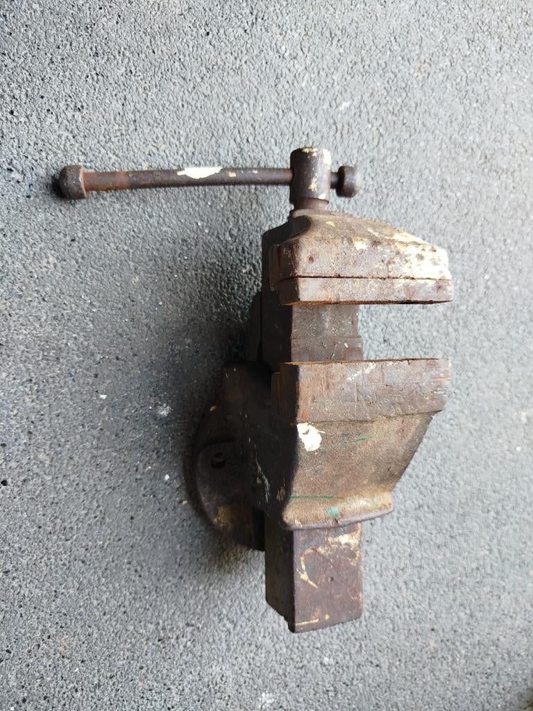 Antieke bankschroef, nog werkend, Ophalen of Verzenden, Gebruikt, Minder dan 70 cm, Bankschroef