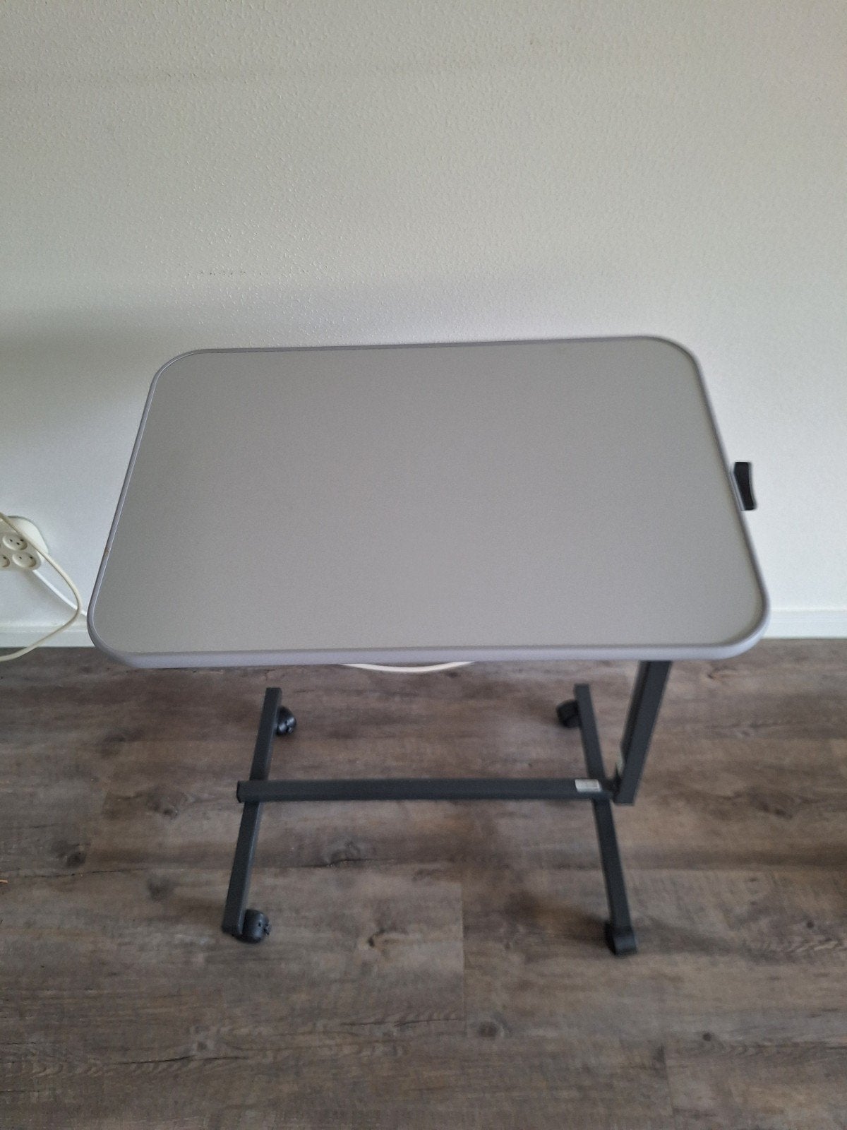 Verstelbare en kantelbare bijzettafel op wieltjes, Ophalen, Kunststof, Minder dan 50 cm, 50 tot 100 cm
