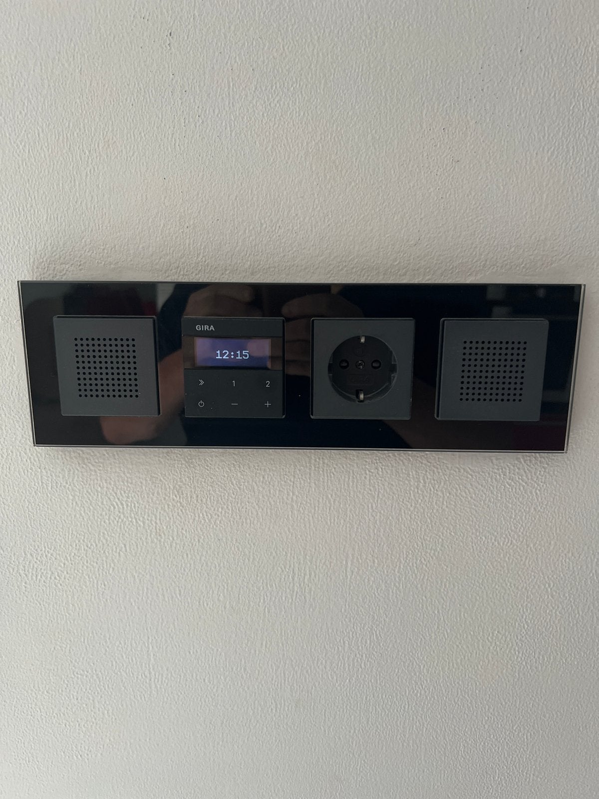 Gira stereo inbouw radio met zwart glazen inbouw frame, Ophalen of Verzenden, Zo goed als nieuw, Radio