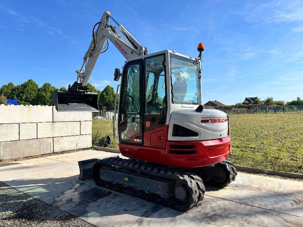Takeuchi TB250-2 minigraver, Ophalen, Graafmachine