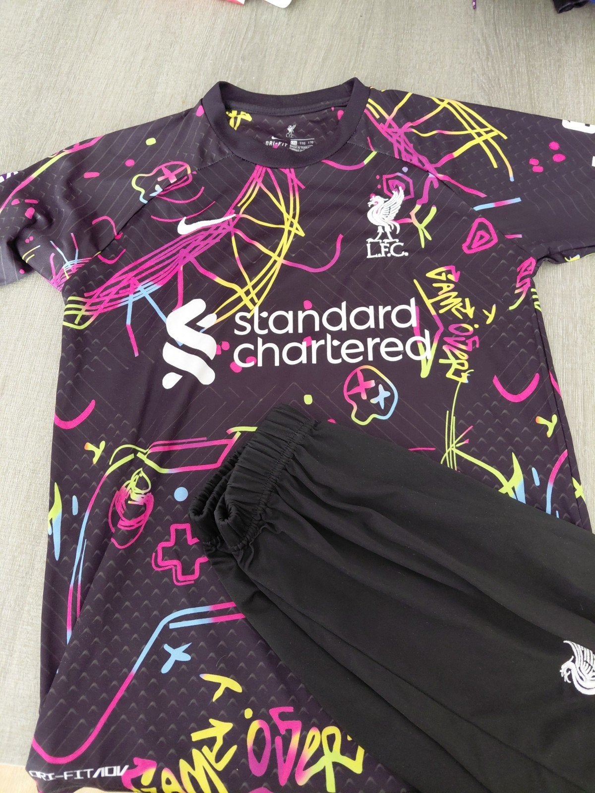 Liverpool voetbaltenue maat 176 - Zo goed als nieuw, Sport- of Zwemkleding, Ophalen of Verzenden, Zo goed als nieuw, Nike