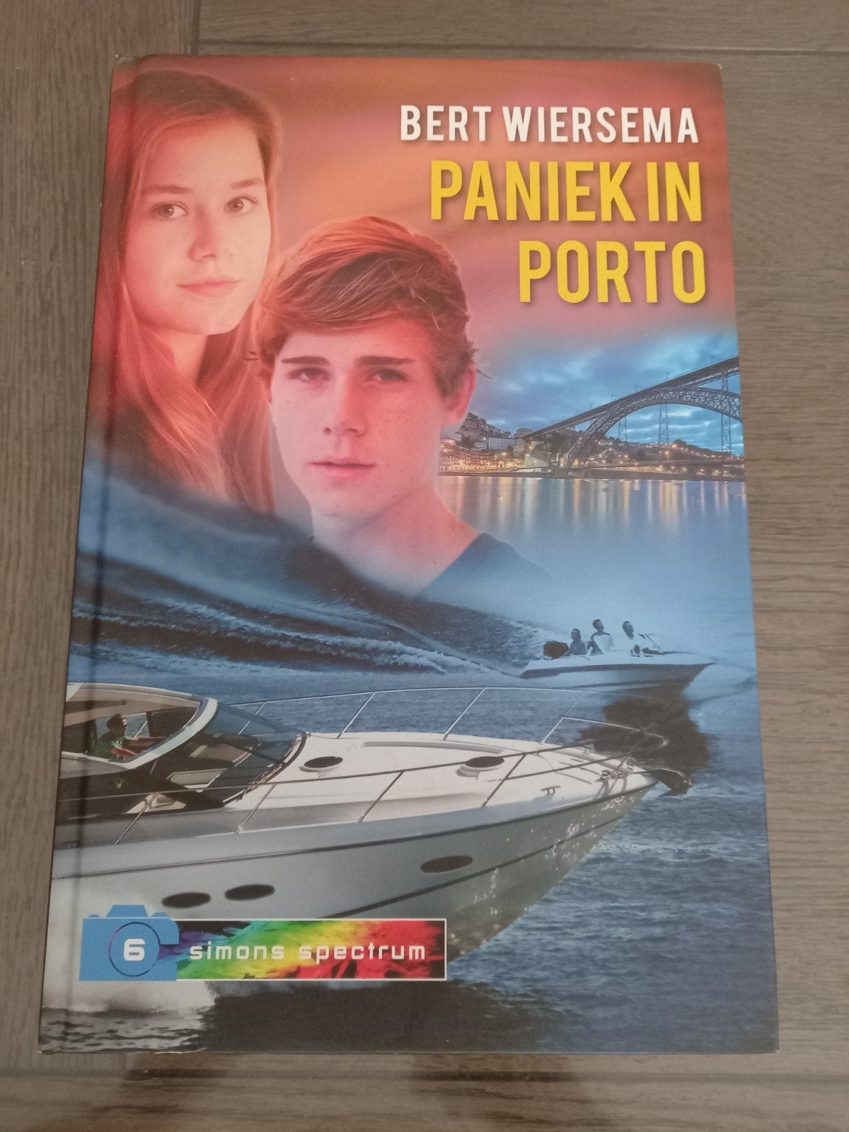 Bert Wiersema - Paniek in Porto, Boeken, Ophalen of Verzenden, Zo goed als nieuw, Fictie, Bert Wiersema