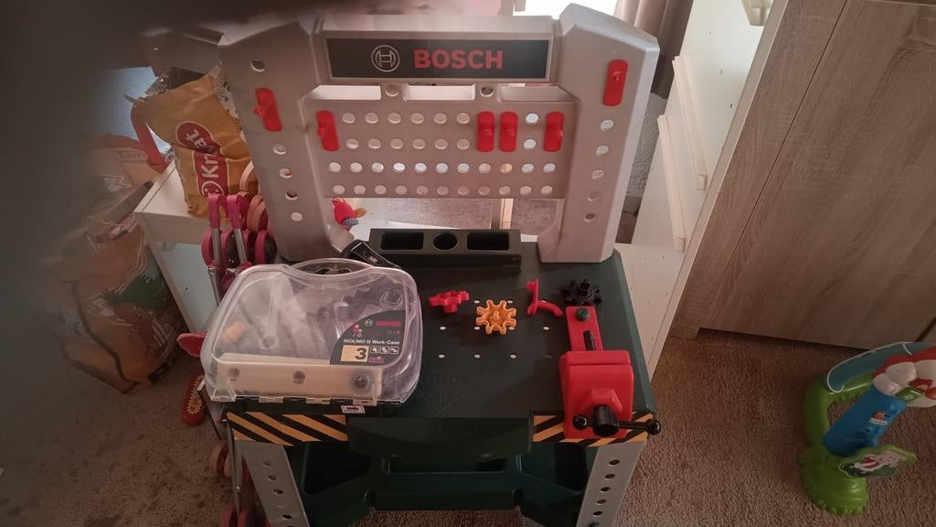 Kinder gereedschap tafel  merk bosch met gereedschap koffer, Ophalen of Verzenden, Gebruikt