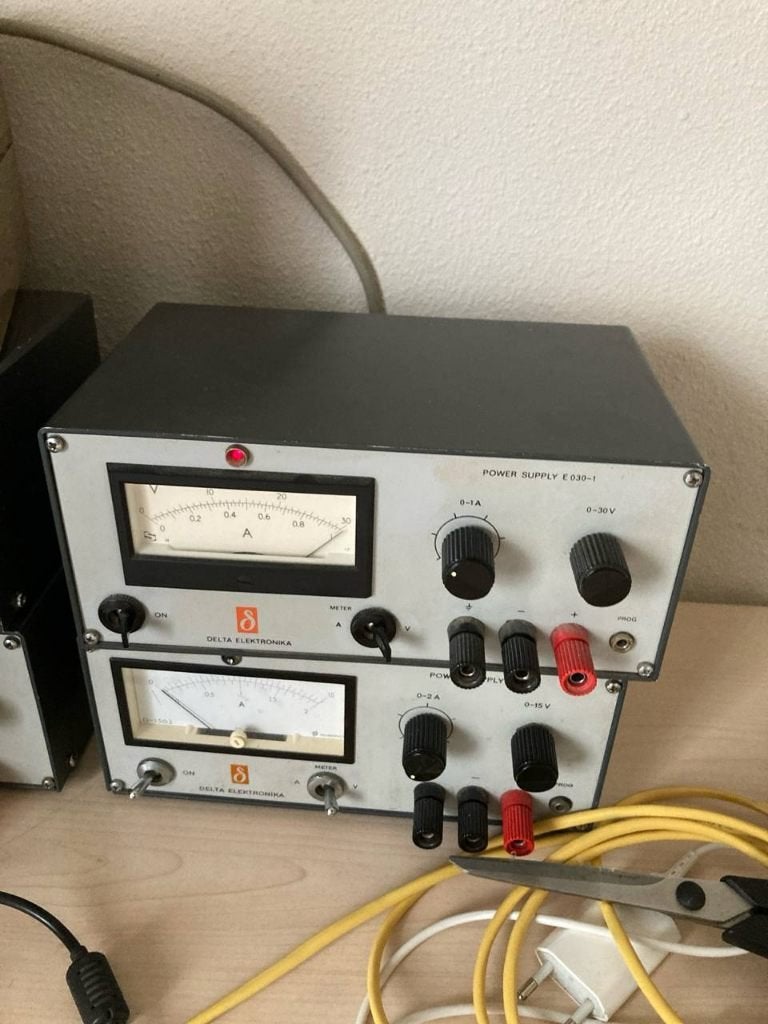Delta Elektronika E030-1 instelbare voeding., Ophalen of Verzenden, Gebruikt, Elektriciteit
