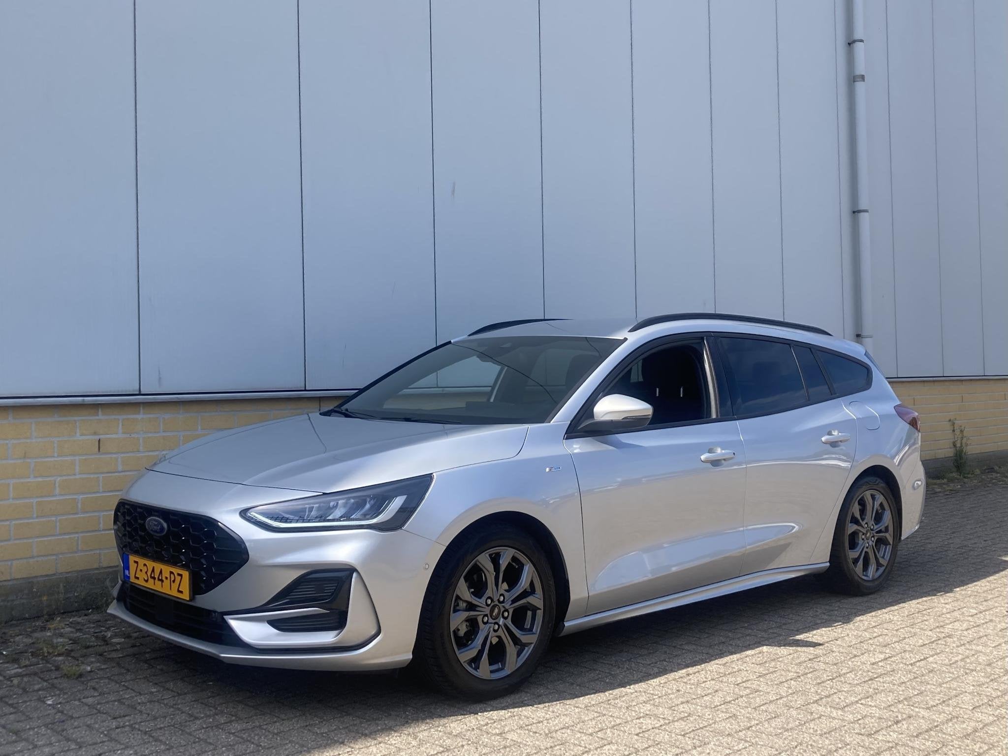 Ford Focus 1.0 EcoBoost Hybrid 125 pk ST Line Wagon Navigati, Gebruikt, Origineel Nederlands, Handgeschakeld, 19 km/l