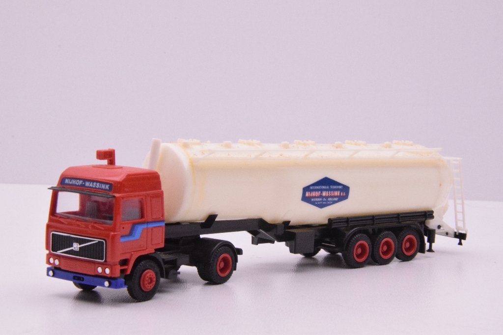 Volvo F12 Globetrotter  '' Nijhoff Wassink Wierden ''  Herpa, Ophalen of Verzenden, Zo goed als nieuw, Bus of Vrachtwagen, Herpa