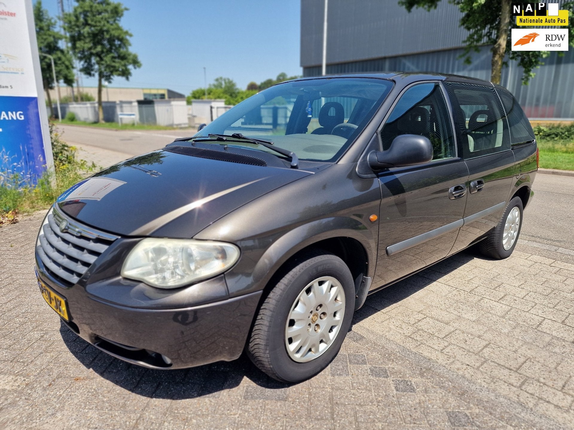 Chrysler Voyager 2.4i SE Luxe, APK, Nap, MOTOR STORING Inrui, Auto's, Voorwielaandrijving, 450 kg, Gebruikt, Metallic lak