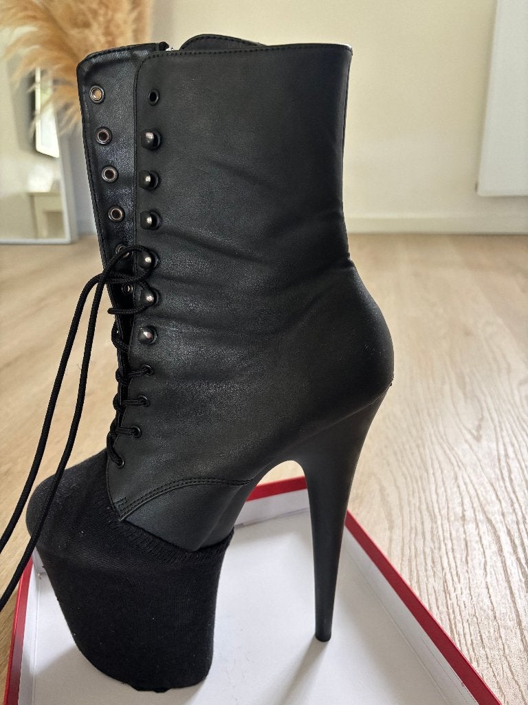 Pleasers size 42, Ophalen of Verzenden, Zo goed als nieuw, Zwart, Sneakers of Gympen
