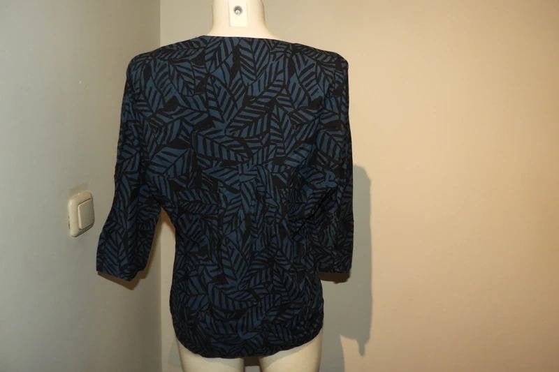 Essentiel Antwerp mooie top grote blad print koel blauw S(m), Maat 38/40 (M), Zo goed als nieuw, Essentiel Antwerp, Lange mouw