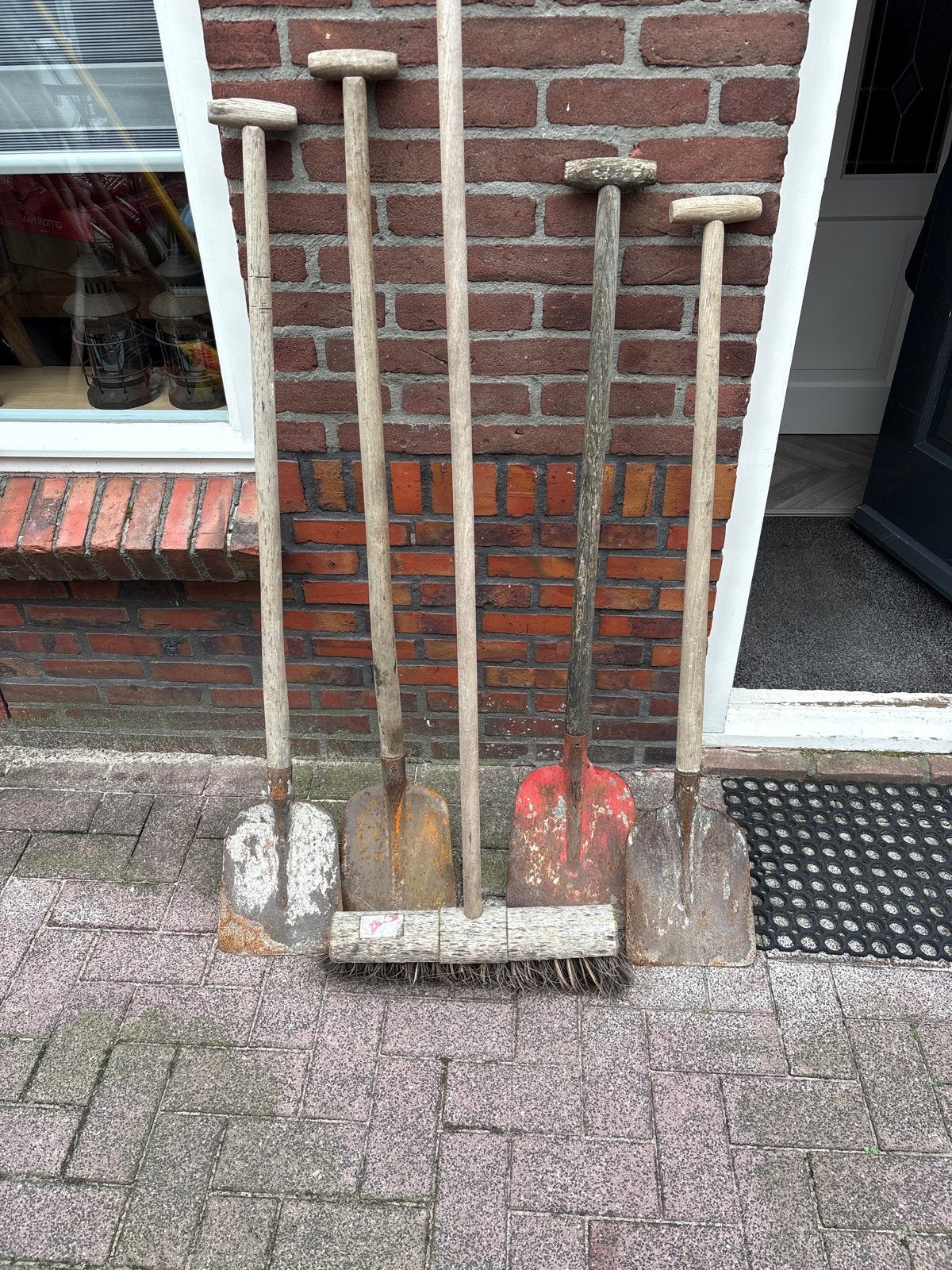 Diverse tuingereedschappen: schoppen en bezem, Ophalen of Verzenden, Gebruikt, Schop